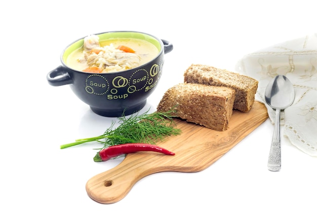 miska z domowym jedzeniem